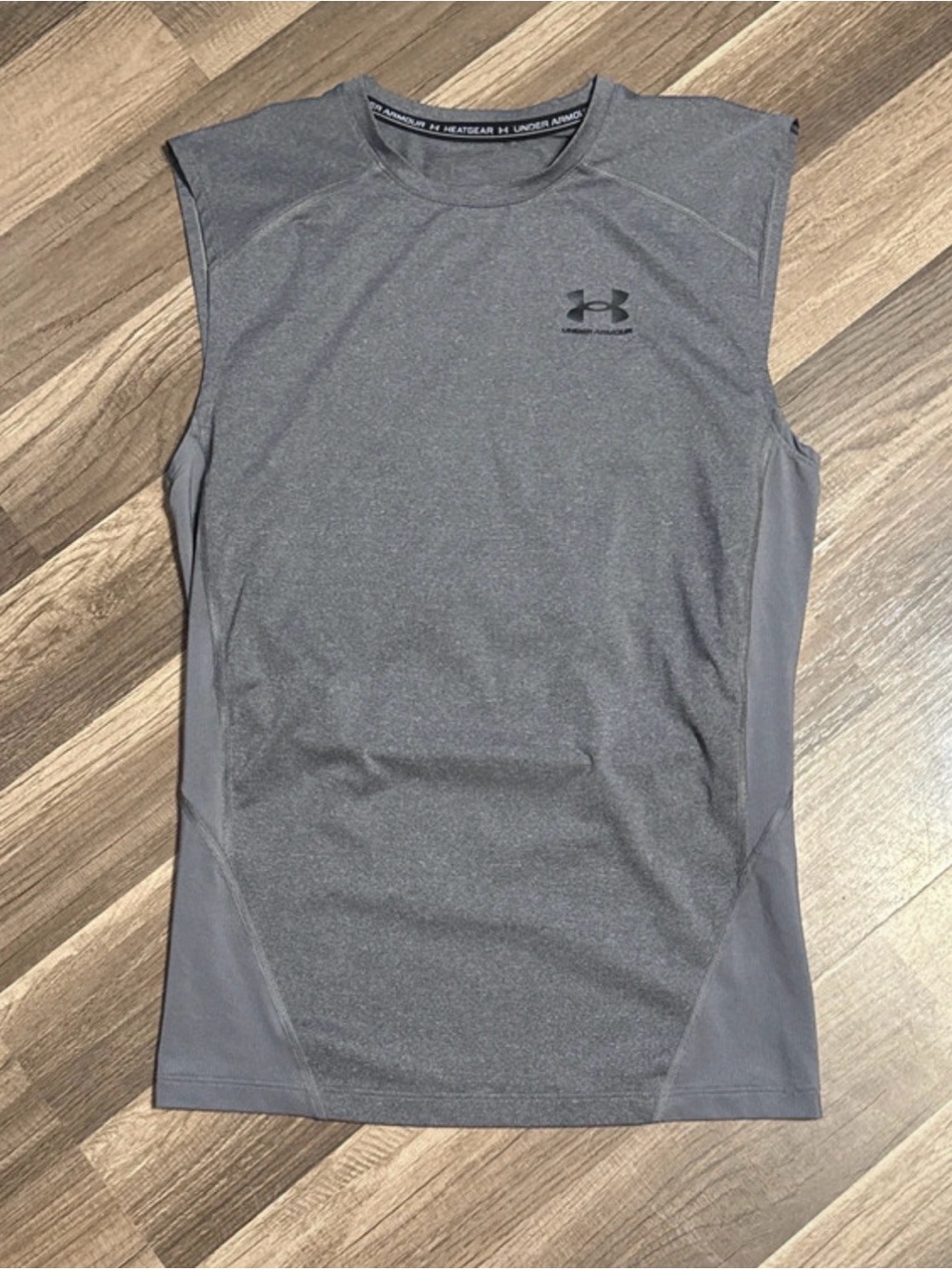 Under Armour Women's Gray Sleeveless Performance Top size large